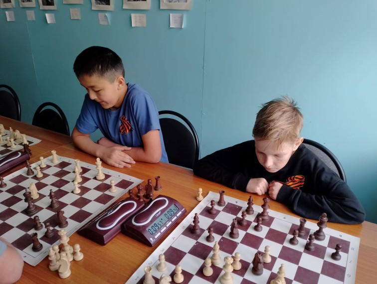 Шахматный и шашечный школьные турниры, посвящённые Дню Победы.